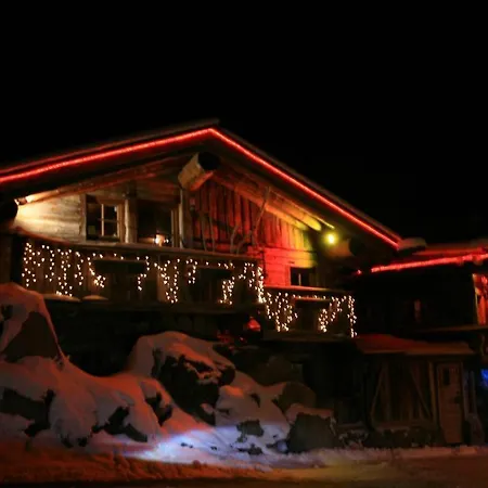 Wiese Hotel Sankt Leonhard im Pitztal