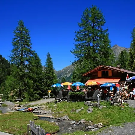 Wiese Sankt Leonhard im Pitztal