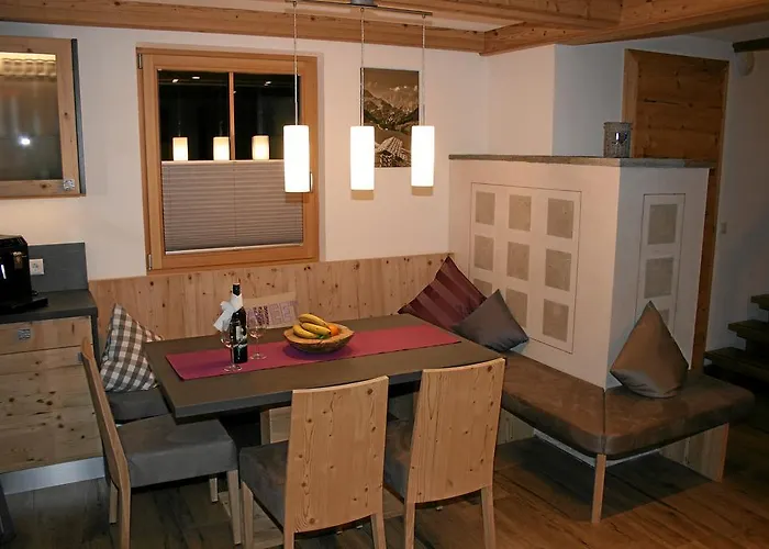 Wiese Hotel Sankt Leonhard im Pitztal