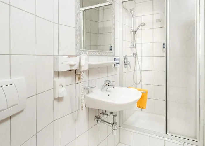 Wiese Hotel Sankt Leonhard im Pitztal