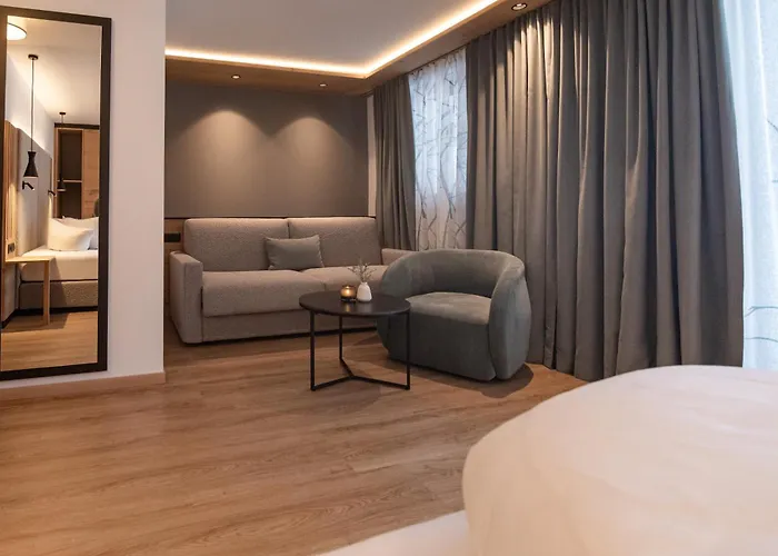 Wiese Hotel Sankt Leonhard im Pitztal